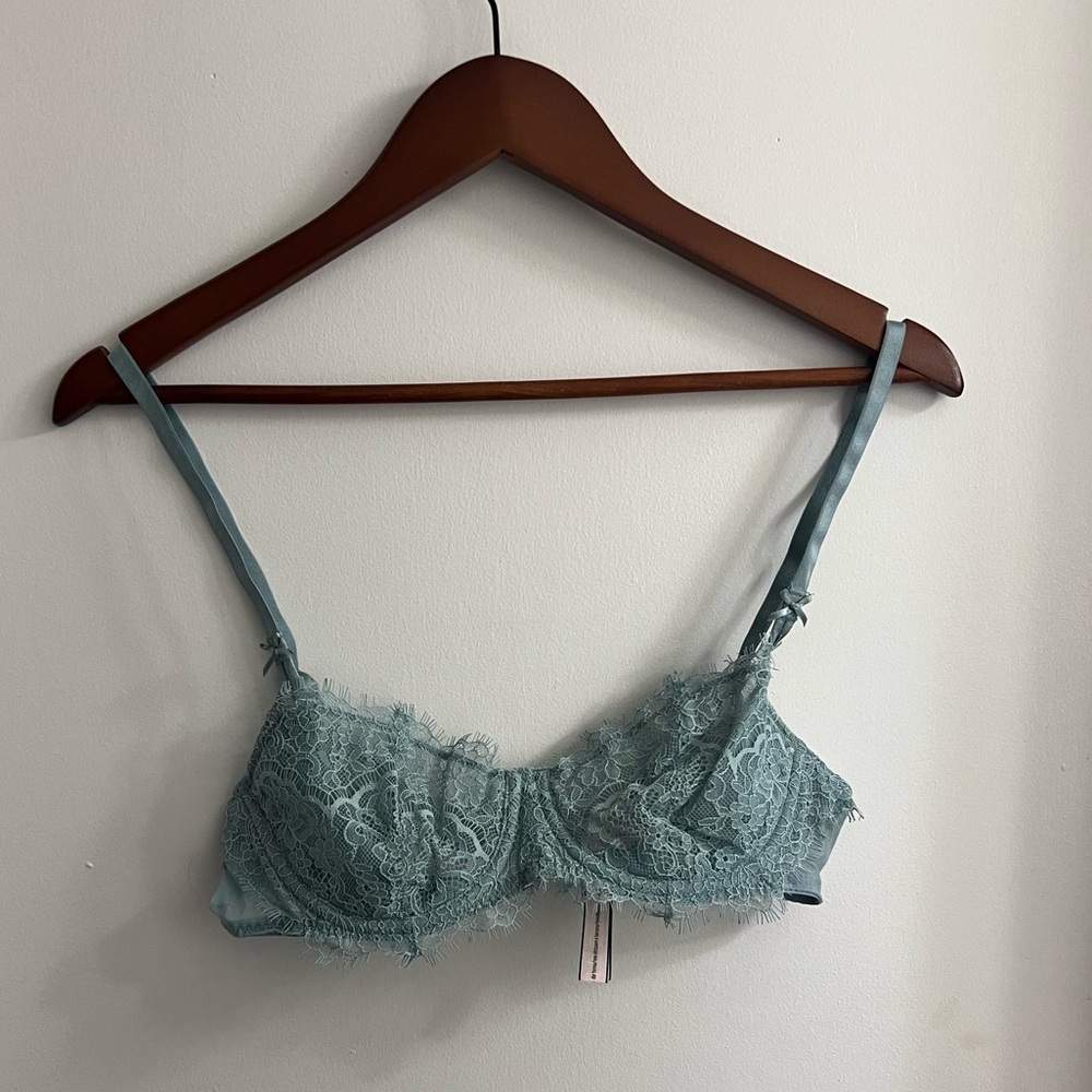 green lace bra